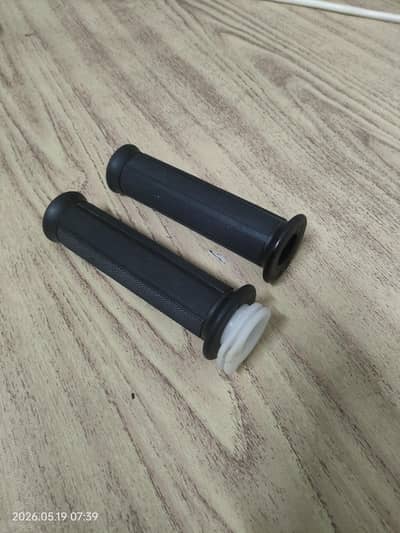Motorcycle hand grip