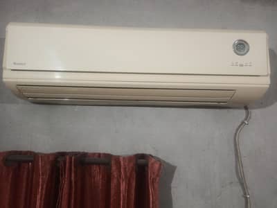 Split AC Gree 1.5ton