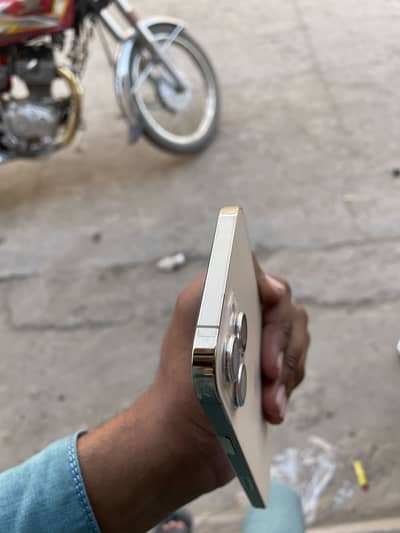 I phone 12pro max for sel my number 03400512818
