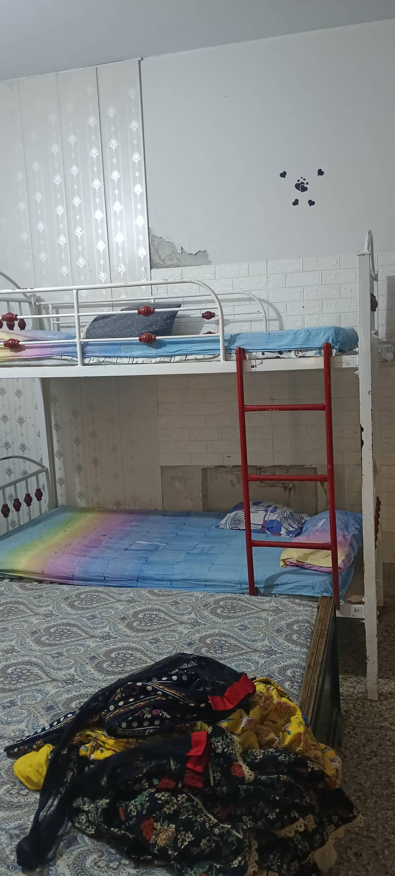 solid iron bed 0