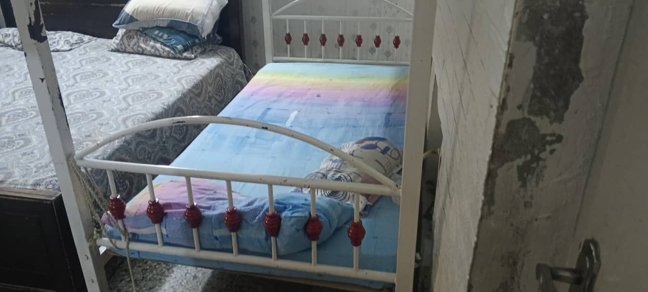 solid iron bed 7