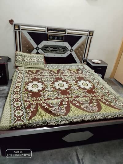 Akhroti Bed Set