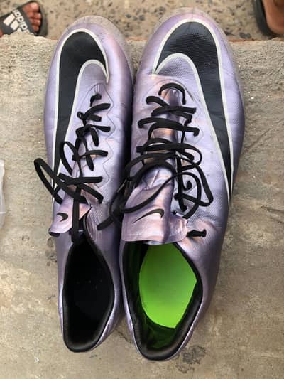 FOOTBALL SHOES