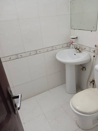 Qayyumabad 100 Yards Flat For Rent