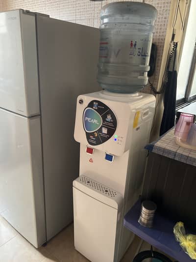 Pel water dispenser