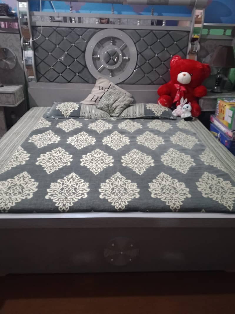 king bed 1
