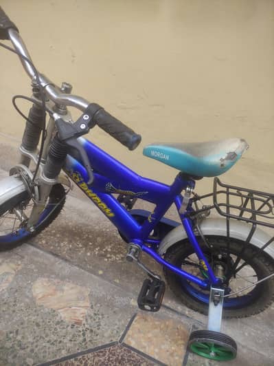 KIDS BICYCLE 13 NUMBER 9/10 WITH GOOD CONDITION.