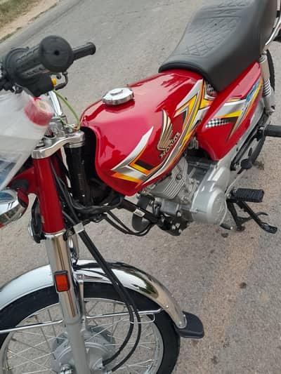 Honda CG 125 condition 10-10 03326092252 WhatsApp number per aapka kar