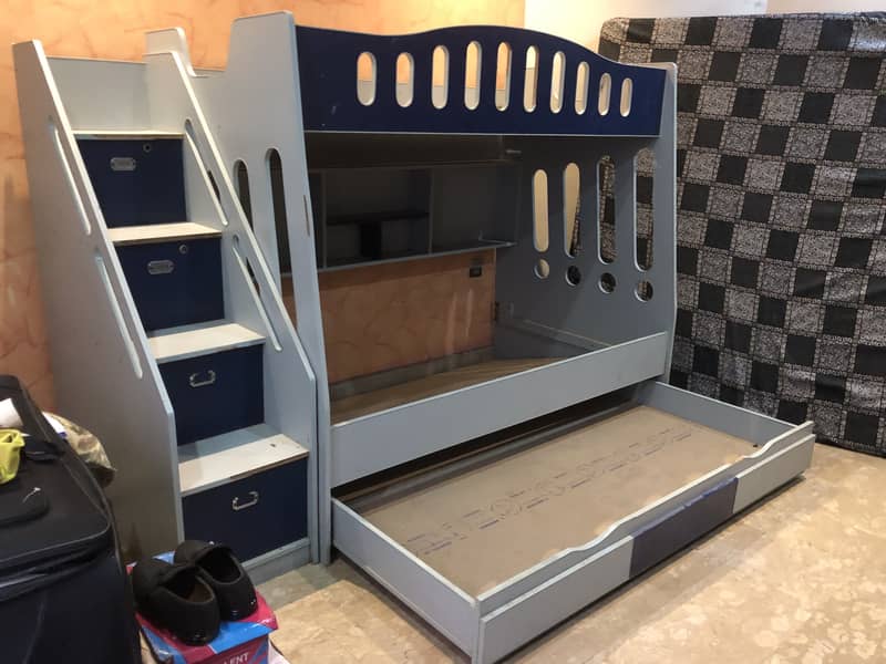 Triple portion bed 0