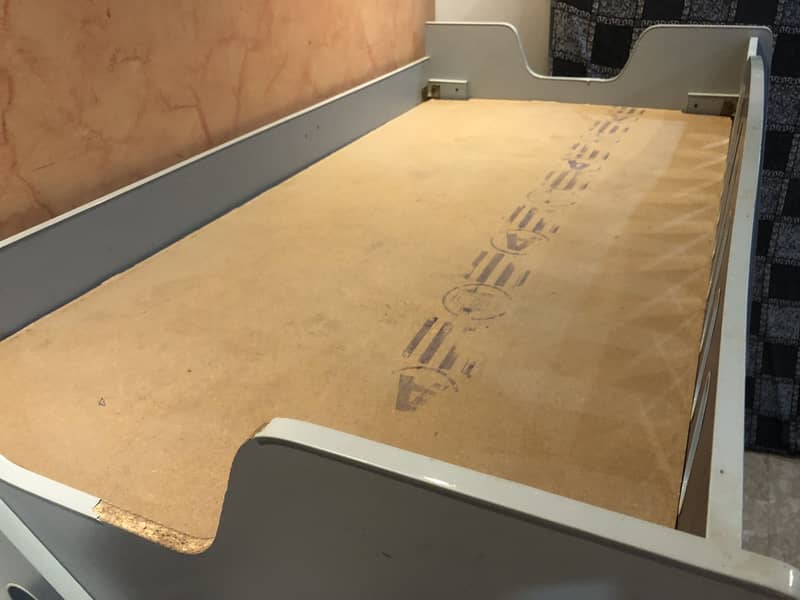 Triple portion bed 4