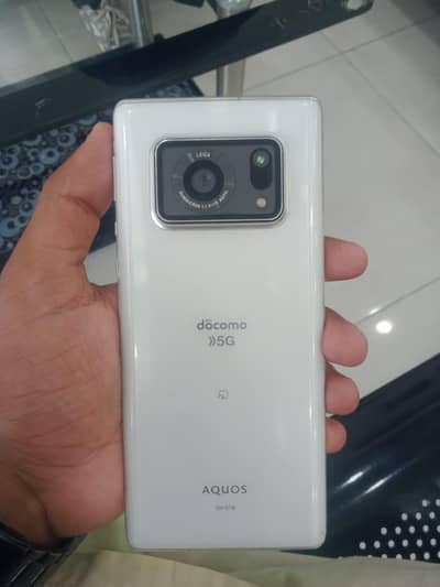 Aquos R6