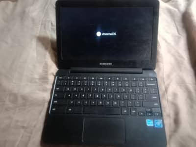 laptop with front camera 10/10 condition