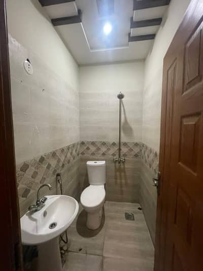 3.5marla upper portion available for rent in palm villas