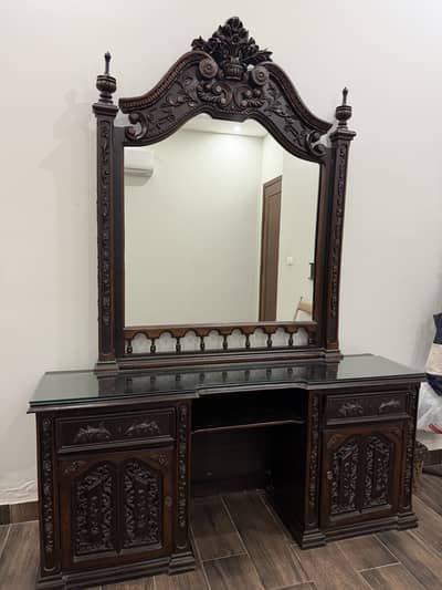 Bed and dressing table set