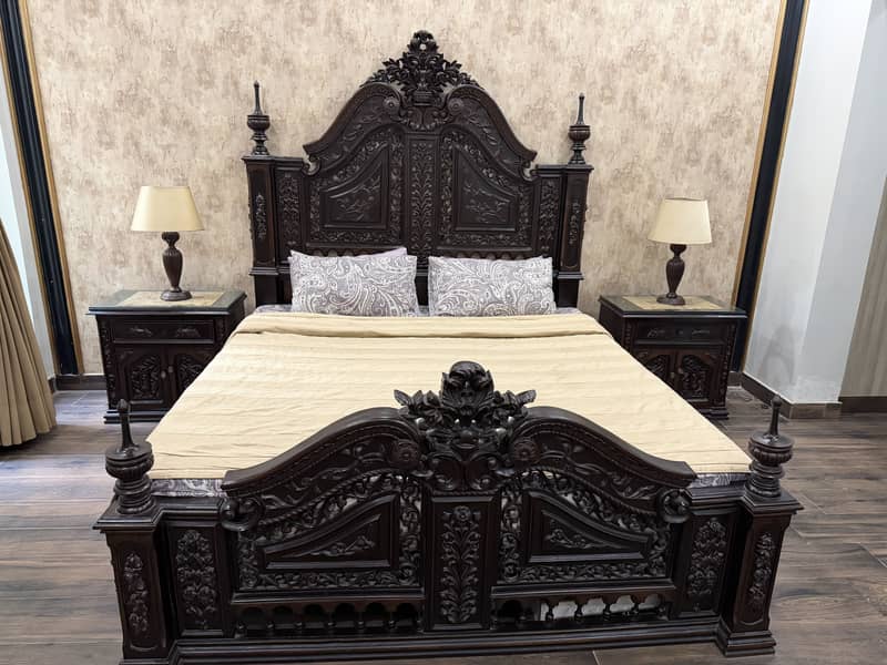 Bed and dressing table set 0