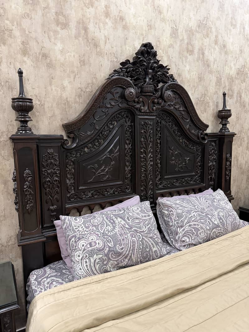 Bed and dressing table set 1
