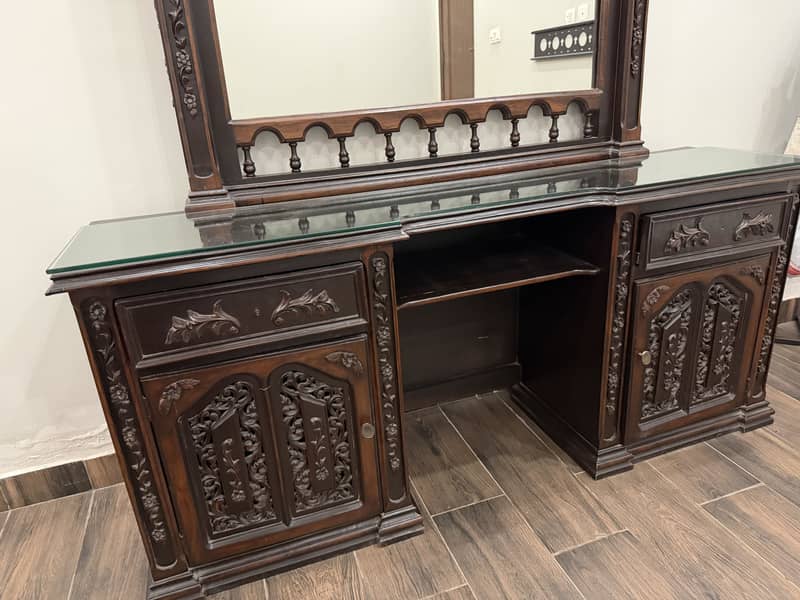 Bed and dressing table set 2
