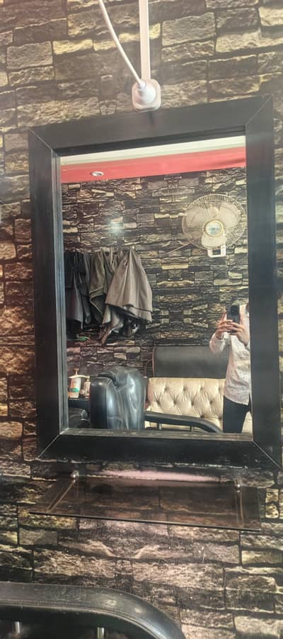 3 mirrors with 3 shalf