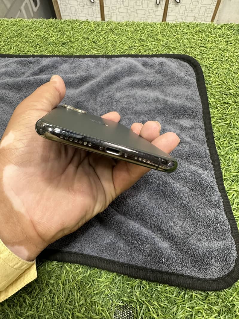 iPhone 11 Pro Max 1
