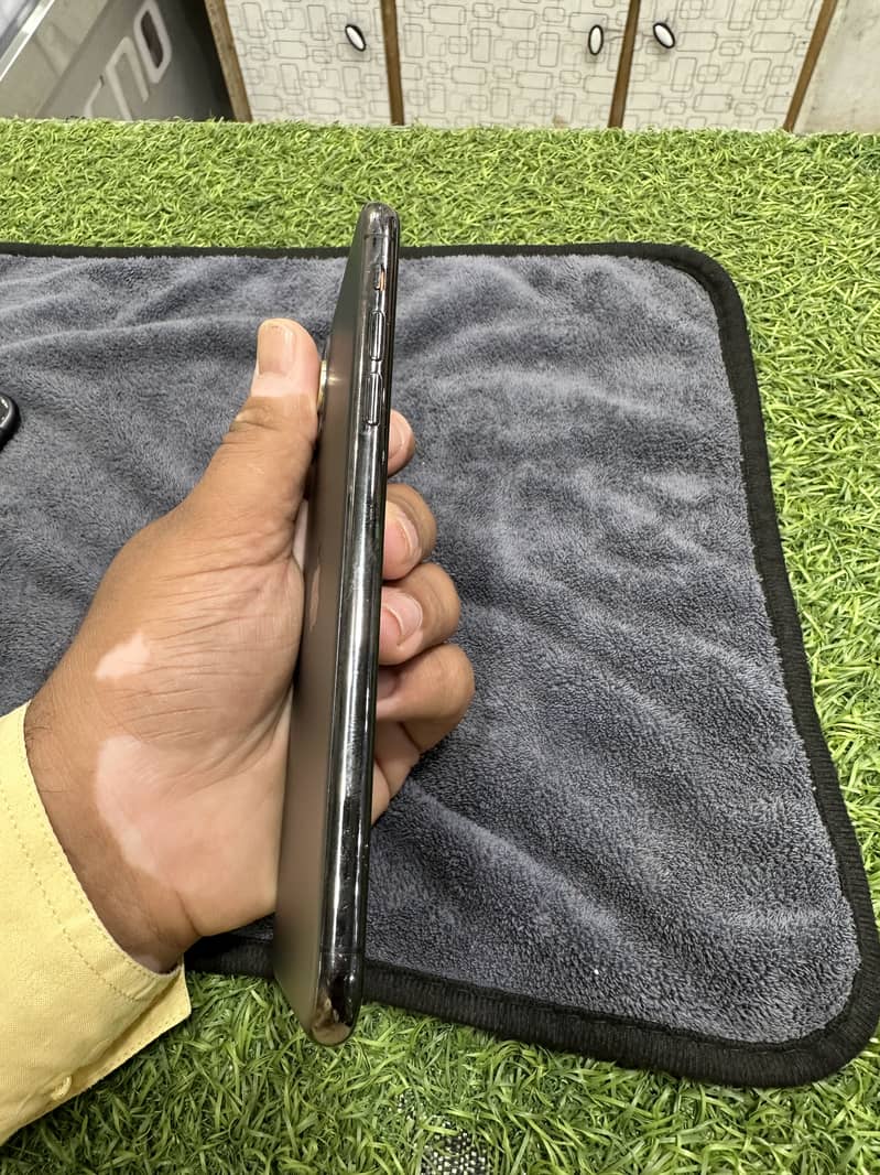 iPhone 11 Pro Max 2