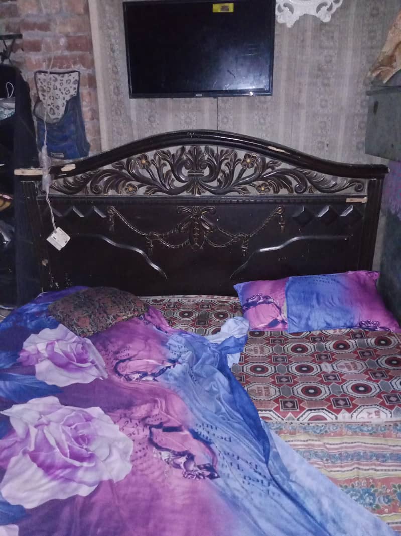 King bed 0