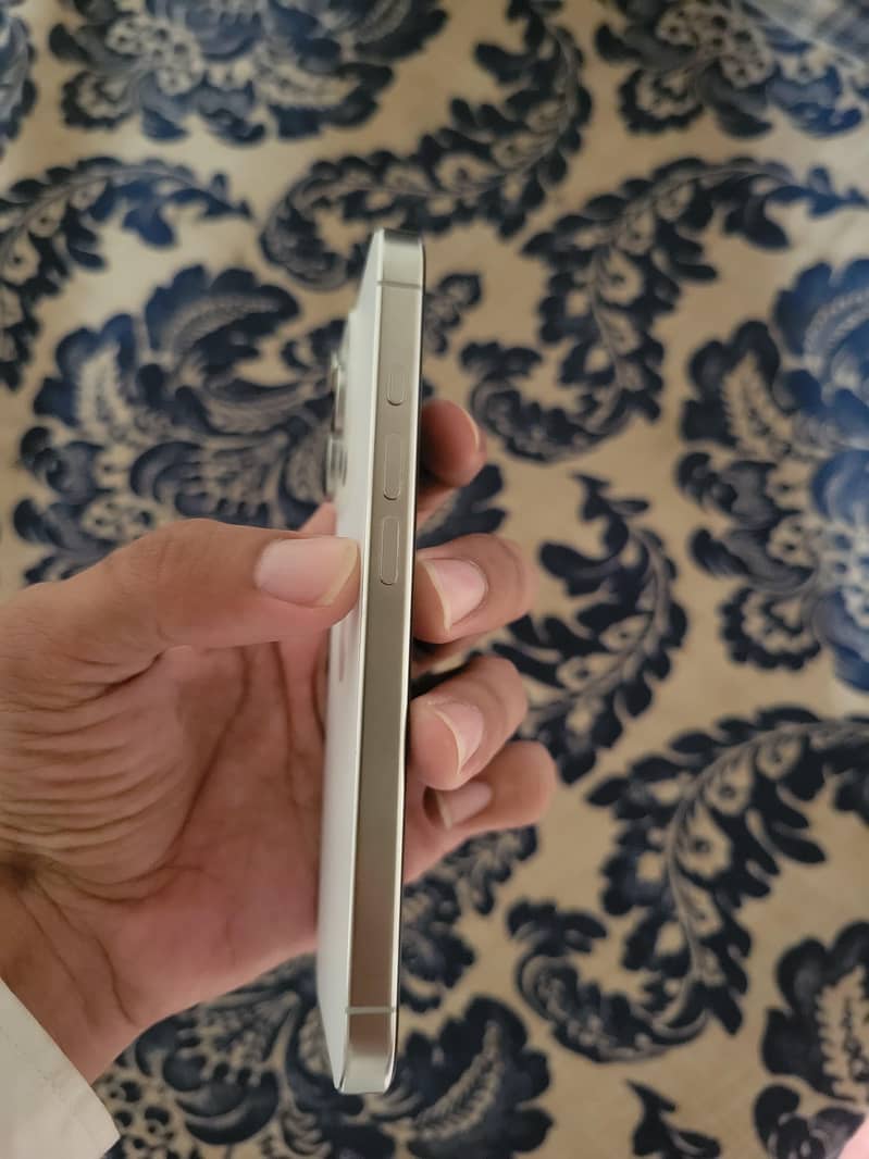 iphone 16 pro titanium  10/10 2
