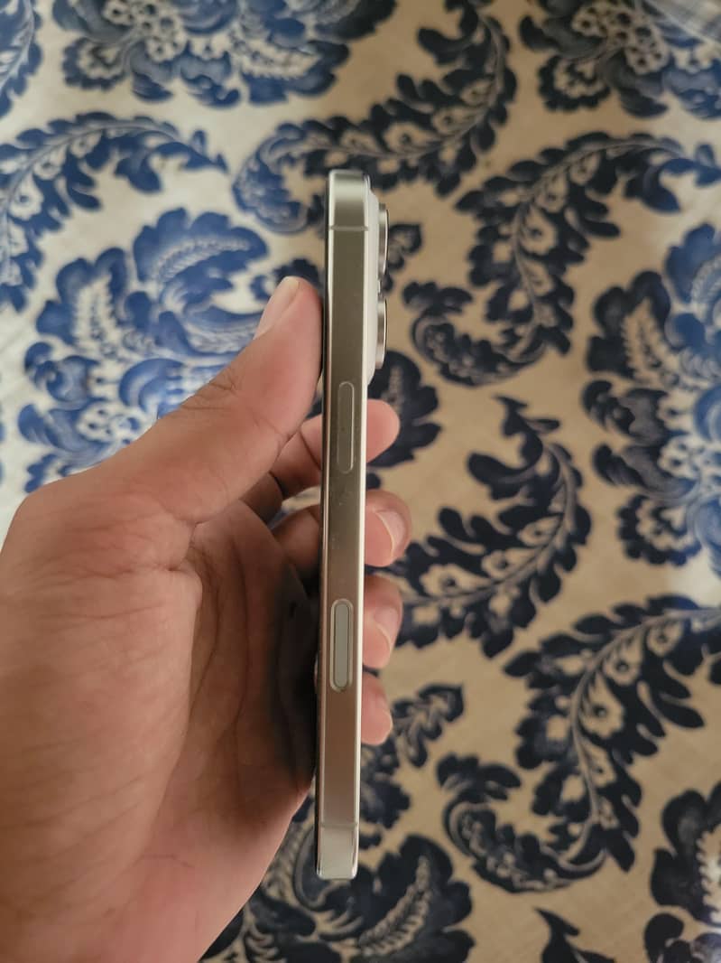 iphone 16 pro titanium  10/10 3