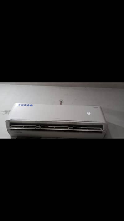 Hyundai 18kbz model 1.5 tn condition 10 by 10  warranty card available