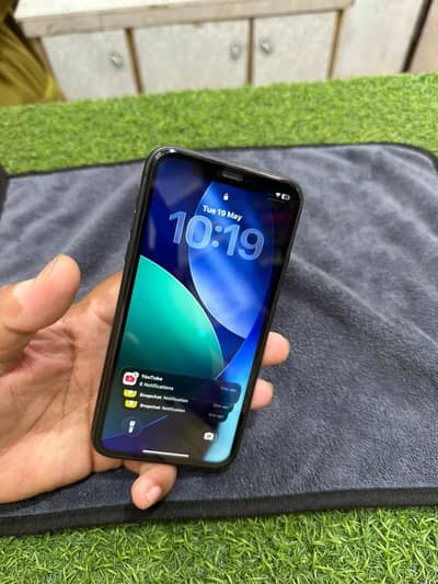 iPhone 11 46 gb factory unlock 10 by 10 conditions