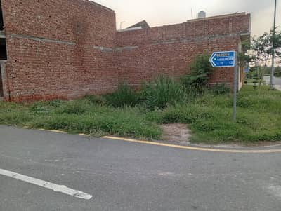 Nemat Colony no 2 Madina Town 5 Marla plot for sale 03018660465