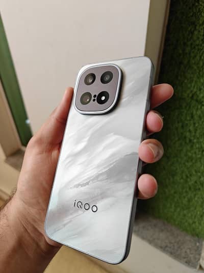 IQOO 15 Official PTA Approved 16/512gb Complete Box 10/10
