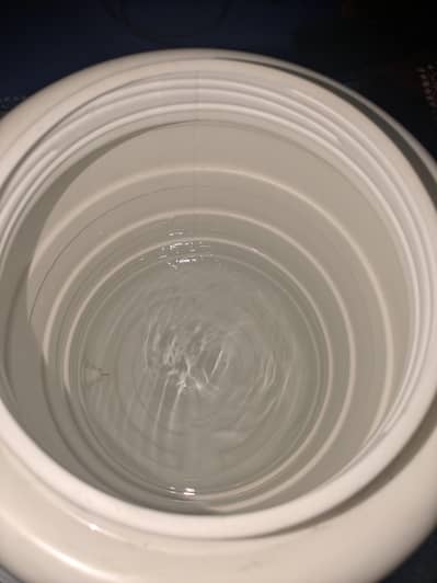 17 L water cooler, a washing tub, bathroom mug