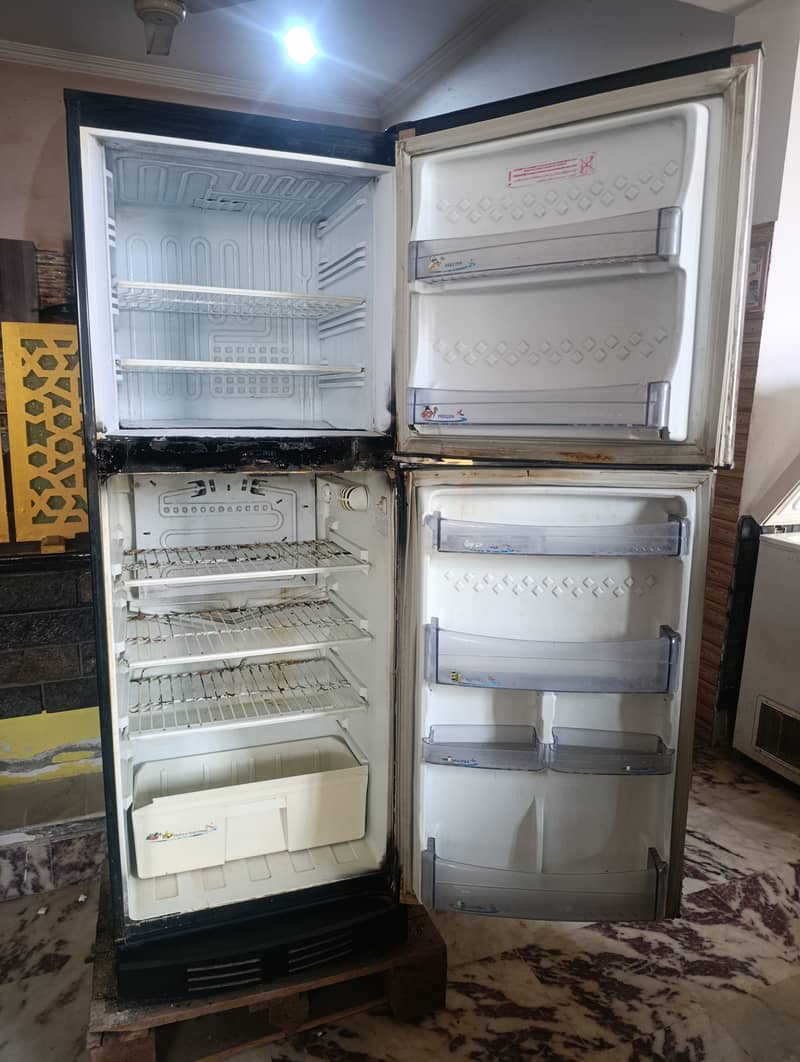 Refrigerator 0