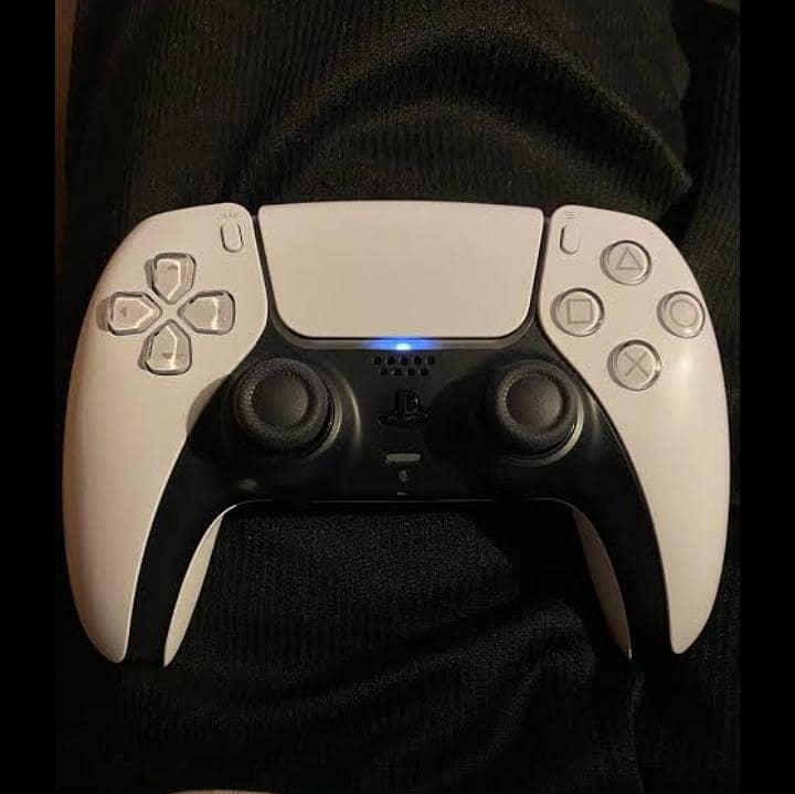 PS5 CONTROLLER ALMOST NEW 0