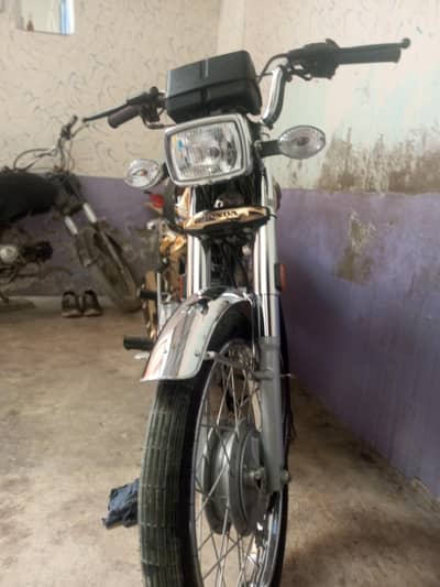 Honda 125 self start gold edition