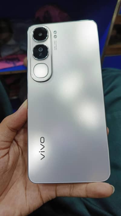 Vivo y200