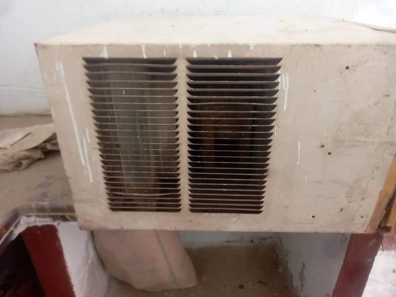 window AC 1
