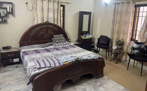 Gulshan-e-Iqbal - Block 7 House For sale Sized 300 Square Yards