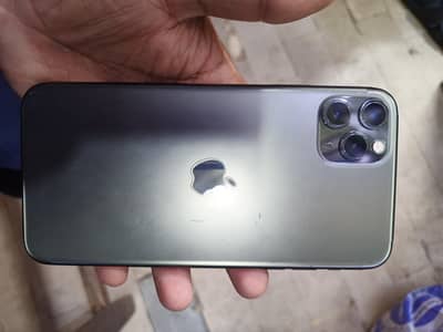 iphone 11 pro max bilkul okay hai  pta aprd box k sath 64gb battery 80
