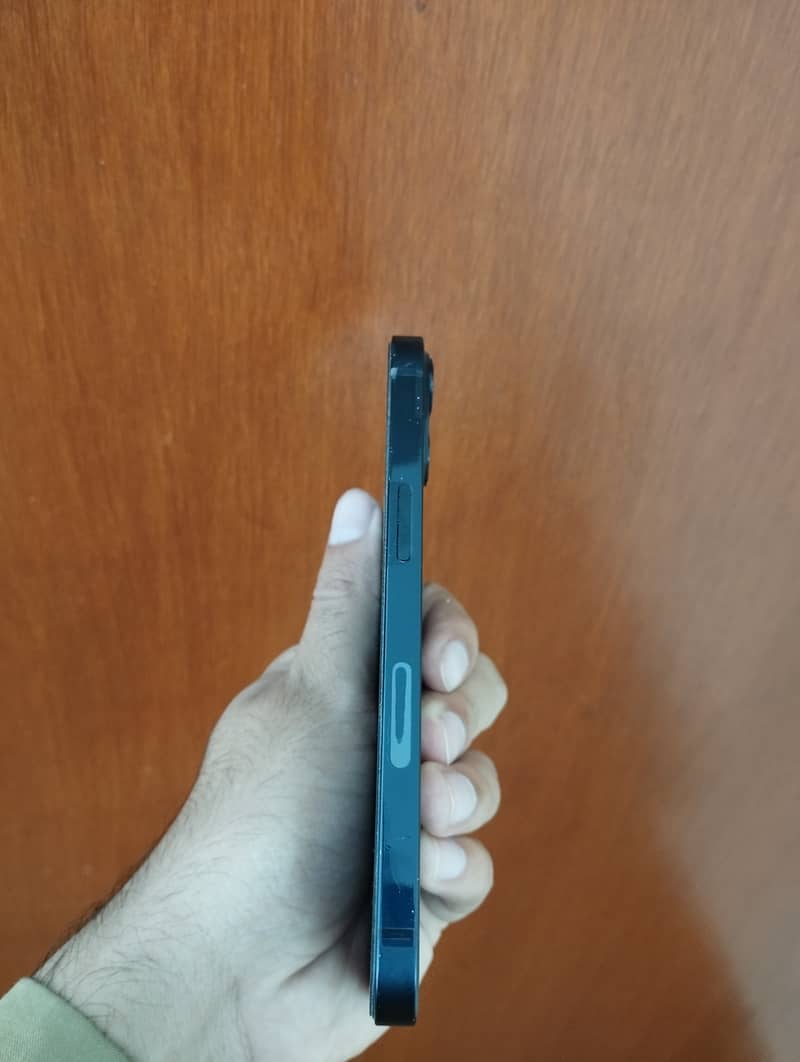 Apple iPhone 13 2