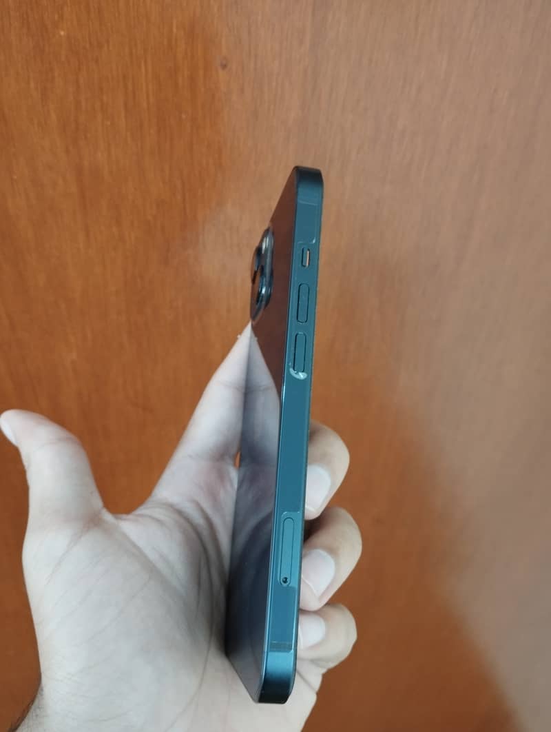 Apple iPhone 13 4