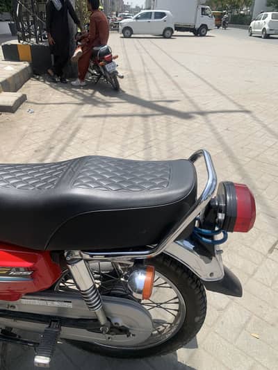 125 2024 model red colour