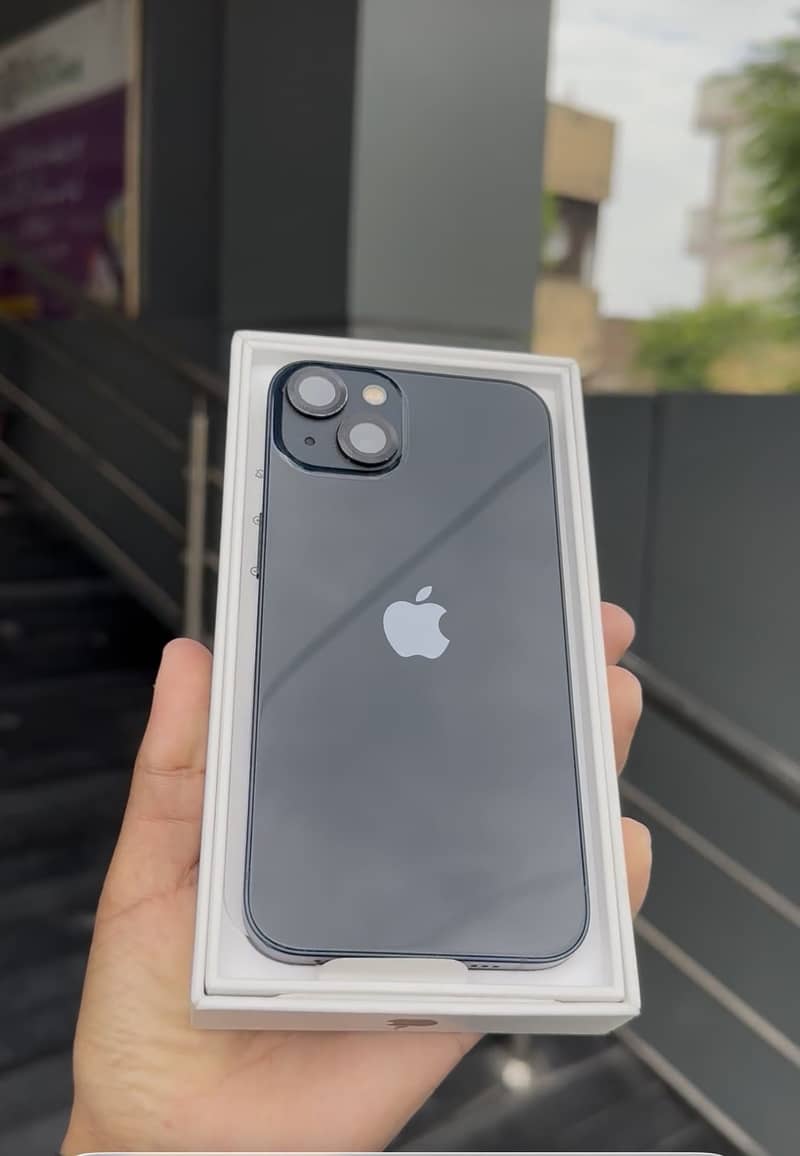 iPhone 13 0