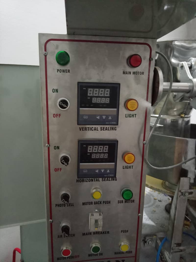 Stanty Chips & Snacks Packing Machine Automatic Packing Machine 2