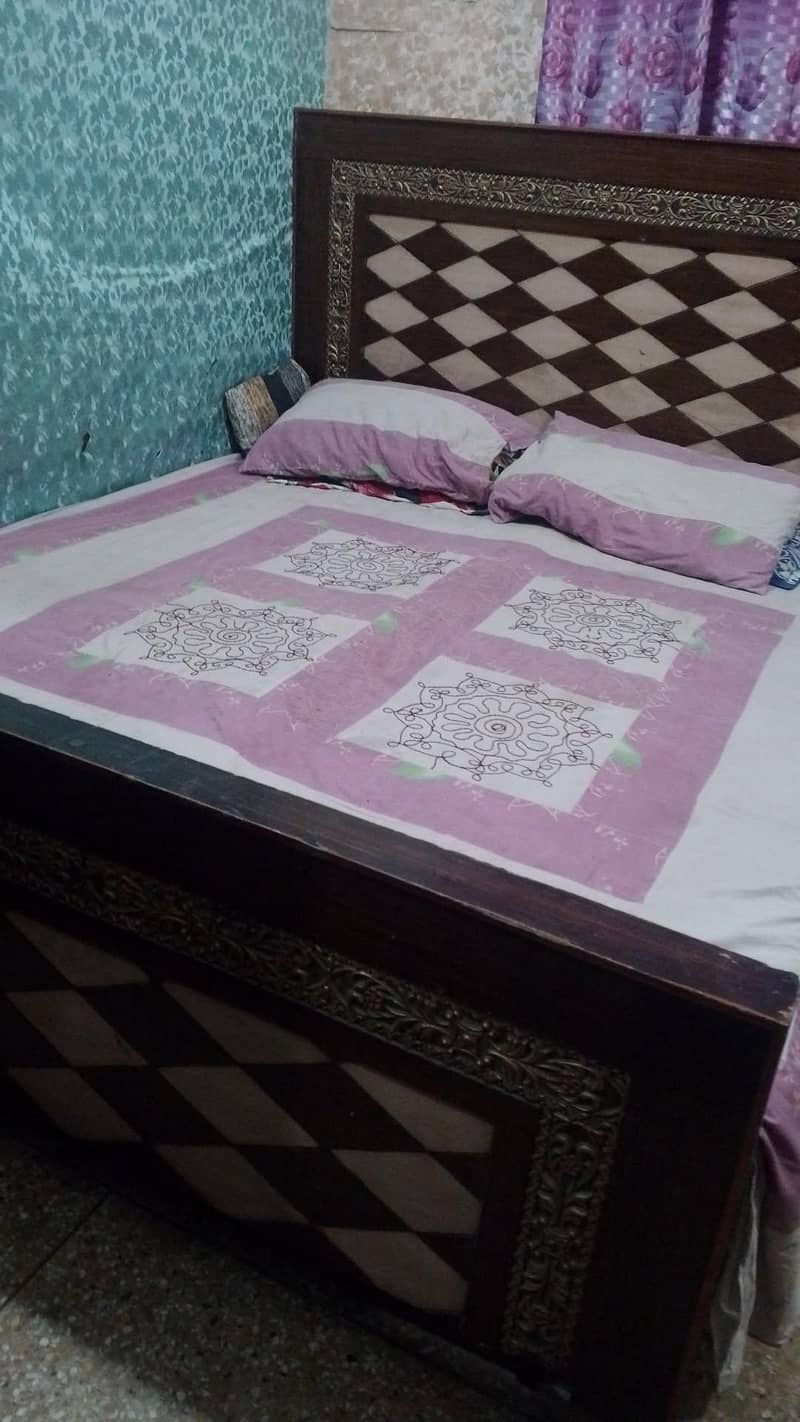 single Bed and sofa 0