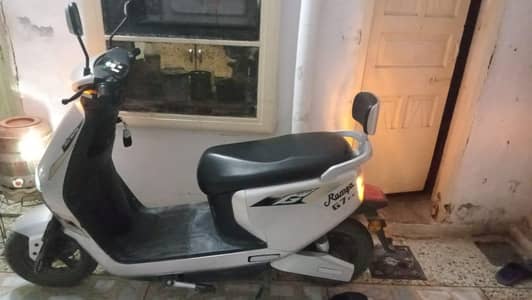 Ramza G7 EV scooty