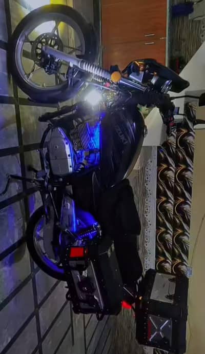 TOUR BIKE SUZUKI GS 150 BLACK COLOR SPECIAL ADITION