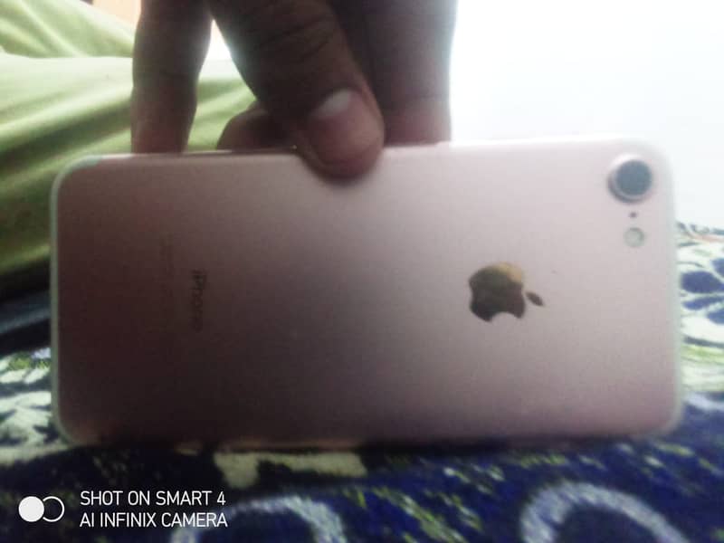 Apple iPhone 7 0