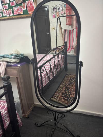 An iron rod bedset