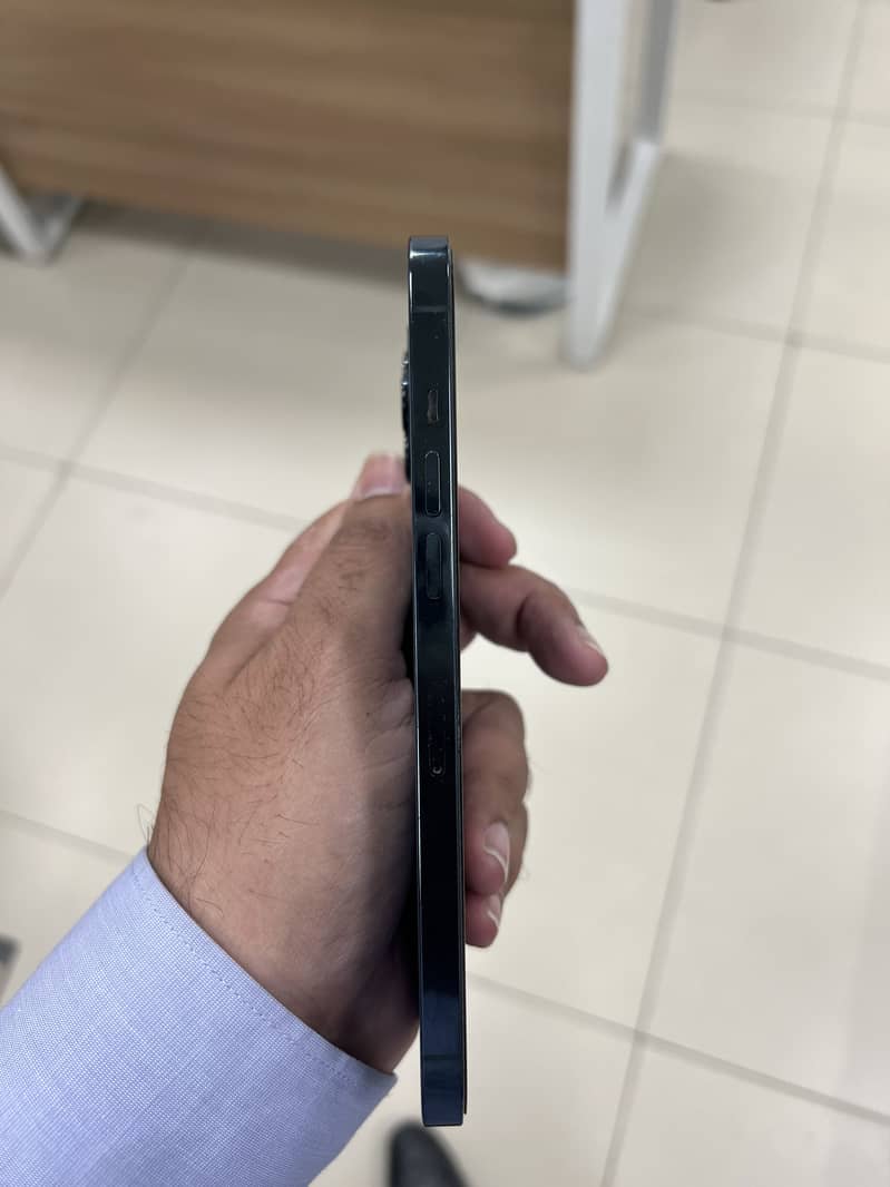 IPHONE 12 Pro Max 4
